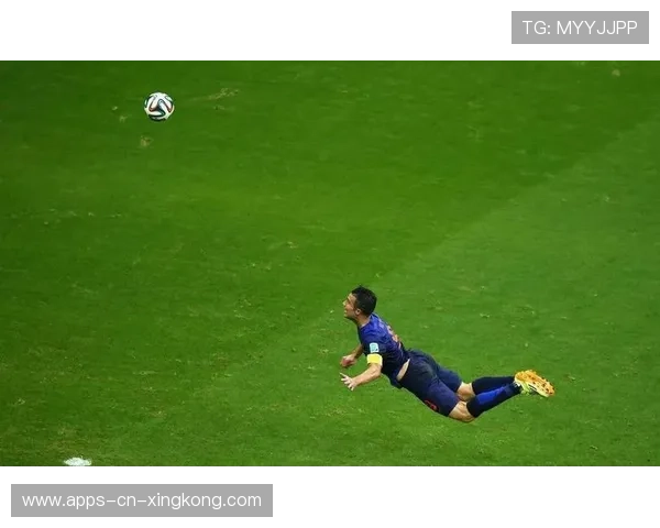 加克波回头望月头球破门极具美感