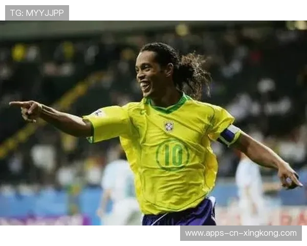 罗纳尔迪尼奥脚法花哨众人惊艳——从草根到舞台的技巧启示